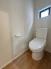 トイレ　シンプルなデザインのトイレです
白を基調とした清潔感あふれる空間